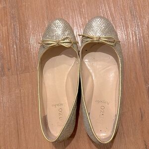 Enzo Angiolini gold sparkly flats 6